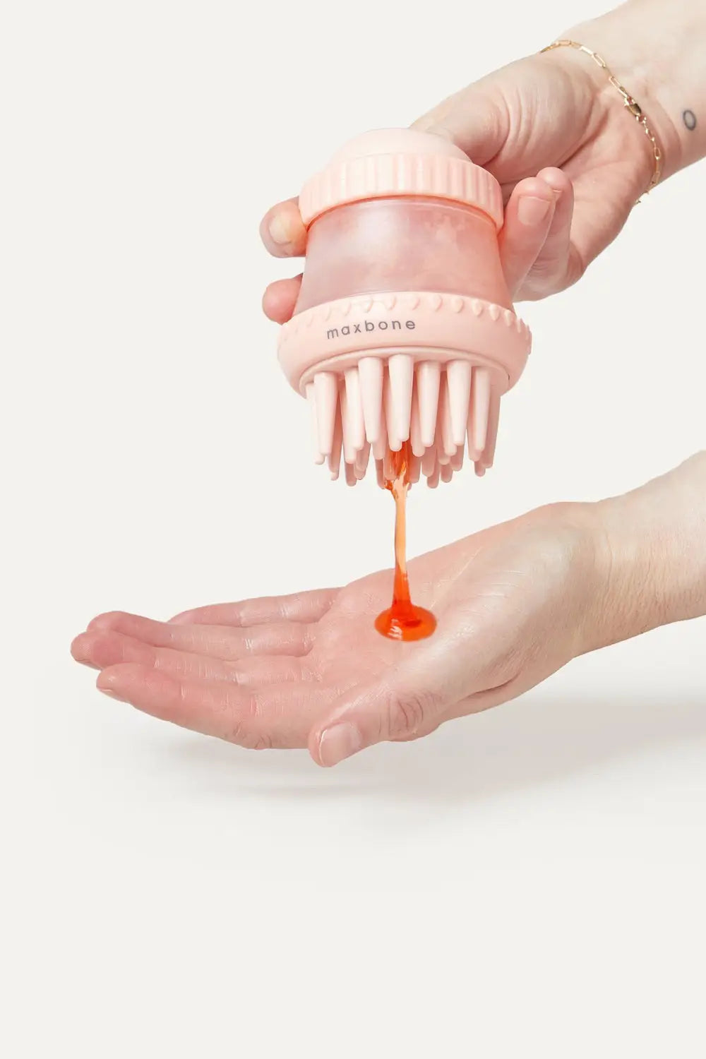Deep Cleanse Shampoo Dispensing Brush
